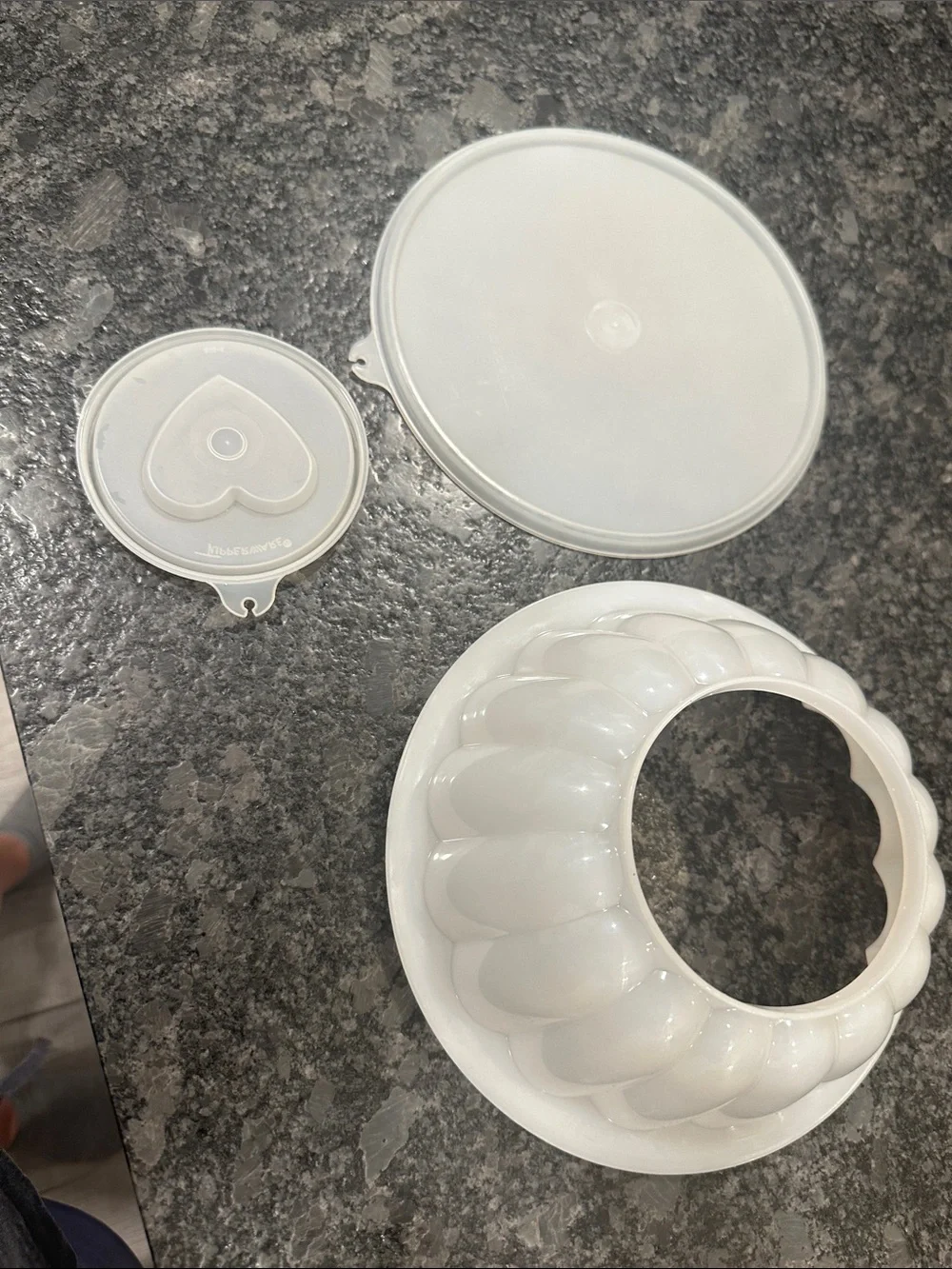 Tupperware White Heart-Top Gelatin Mold
